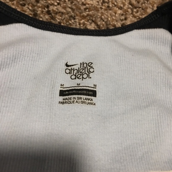 Used Nike Women’s Tank Top Size Medium - Picture 2 of 6